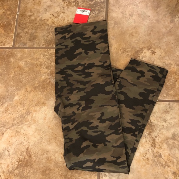 SPANX Pants - Spanx Cropped Camo Legging Size Large-NWT